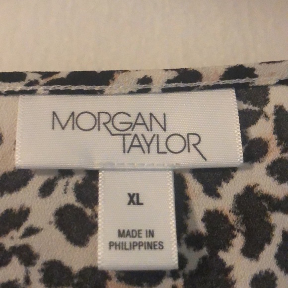 XL Morgan Taylor puff sleeve top - Picture 2 of 5